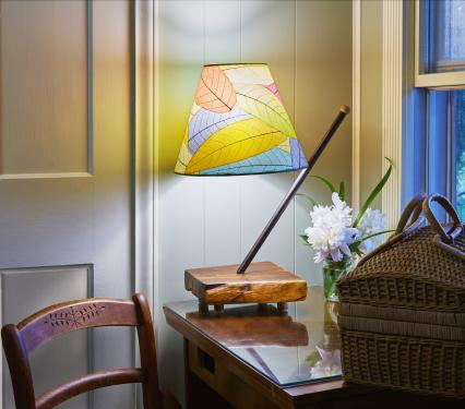 Eangee Natural Leaves Table and Desk Lamp