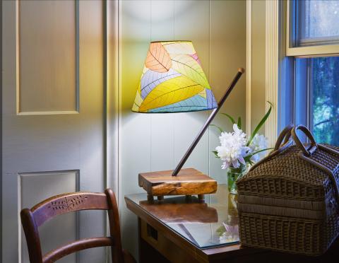 Eangee Natural Leaves Table and Desk Lamp