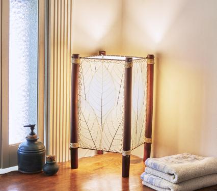 Fortune Table Lamp with real cocoa leaves