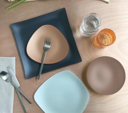 Riverside Design SeaGlass Dinnerware Set of four pieces
