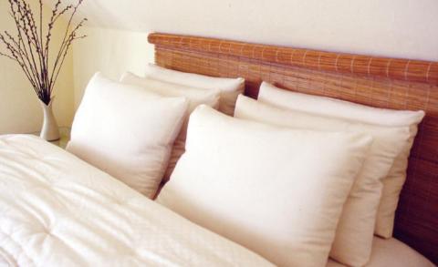 pillows_on_bed.jpg